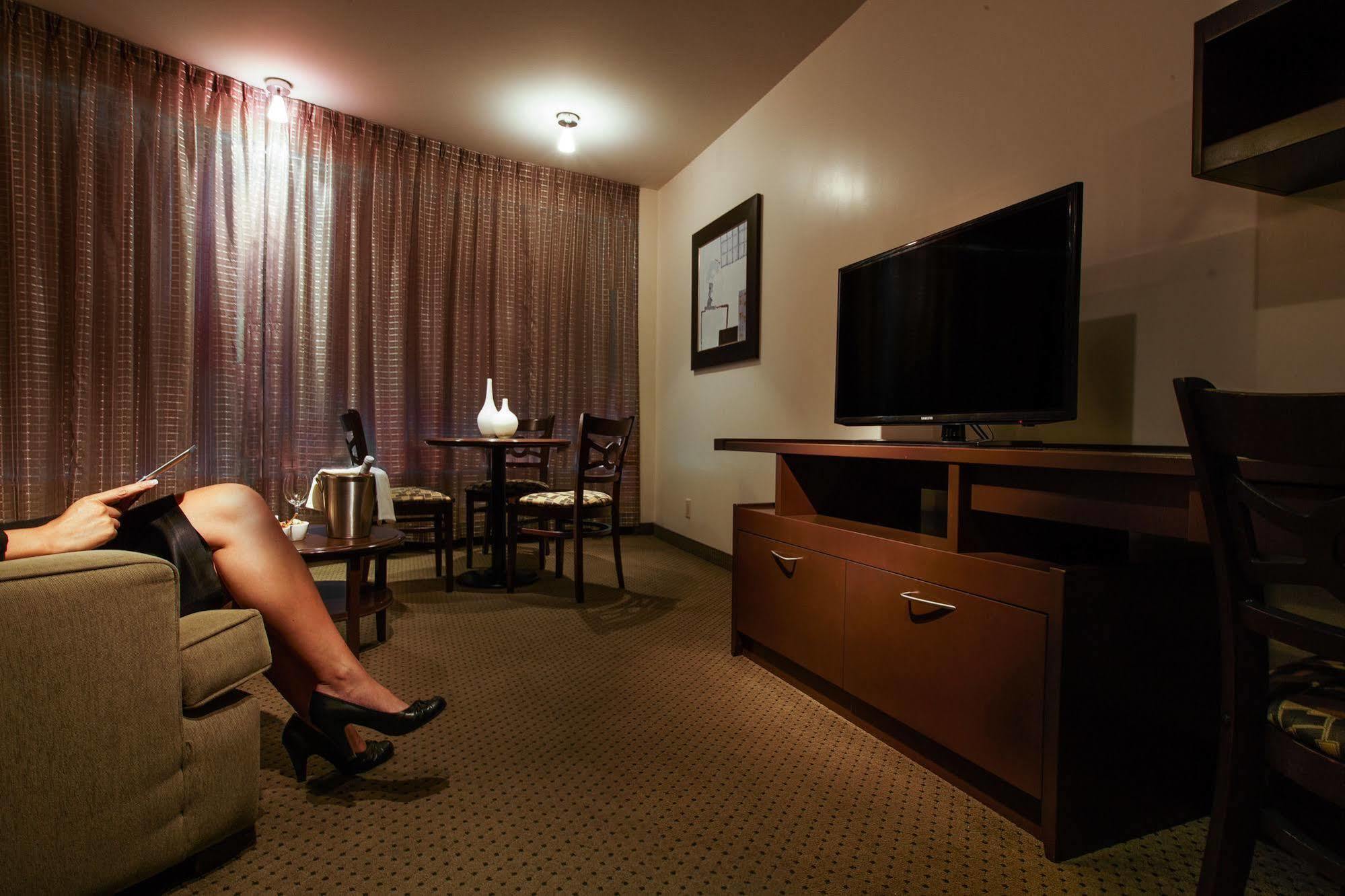 Hotel Mortagne บูว์เชอร์วิลล์ ภายนอก รูปภาพ
